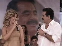 İbrahim Tatlıses... GÜLBEN'E DOĞUM GÜNÜ PASTASI YERİNE ÇİĞ KÖFTE ÜFLETTİ...