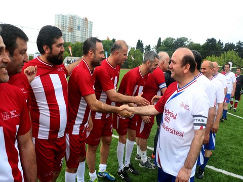 ÜNLÜ FUTBOLCULARLA DEVLET ADAMLARININ NEFES KESEN FUTBOL MAÇI !..