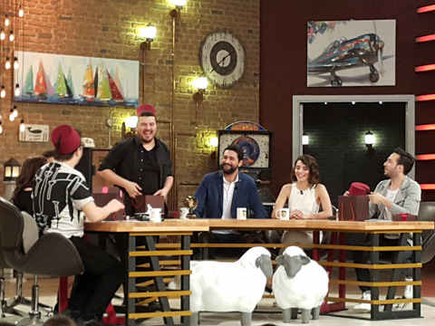 FİLİNTA 3 ADAM’A FES GİYDİRDİ!
