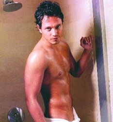 "NE VAR Kİ POPOMU ELLEMİŞLERSE? ÖLDÜM MÜ YANİ" DİYEN SANATÇI KİM???