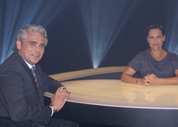 Hülya Avşar... KENDİ PROGRAMINDAN KENDİ SIKILMIŞ !...