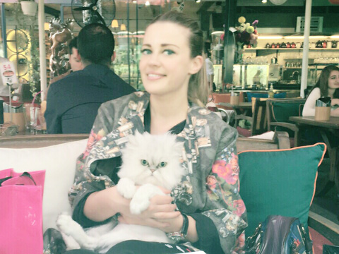 Esra Sönmezer... KEDİSİ KADİR İNANIR'IN KEÇİSİ GİBİ OLMAK İSTİYOR!