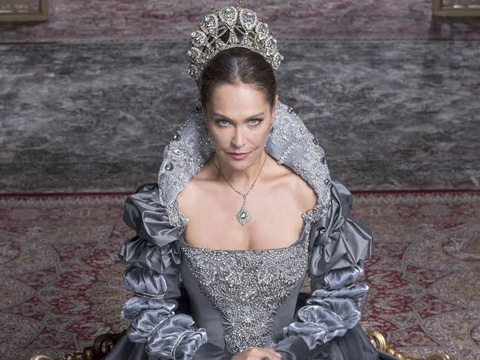 Hülya Avşar... SETLERE 'MUHTEŞEM' DÖNÜŞ!