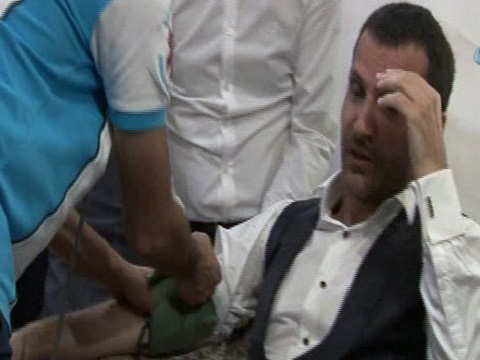 Sinan Özen... SAHNEYE ÇIKARKEN DÜŞTÜ, FENALIK GEÇİRDİ!