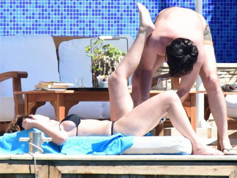 Farah Zeynep Abdullah... GÜNEŞLENİRKEN SEVGİLİSİYLE FENA YAKALANDI!