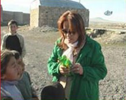 MÜJDE AR'DAN ÇOCUKLARA HARÇLIK...