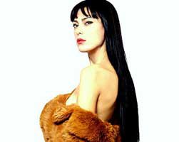 Gözde Zay... YURT DIŞINA AÇILDI!