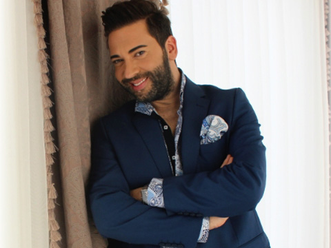 Ünsal Yörür... HEM SUNUCU, HEM MÜZİSYEN!