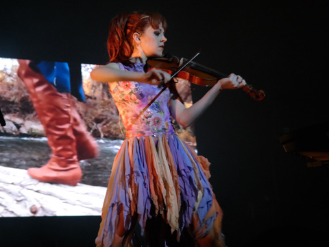Lindsey Stirling... SİHİRLİ PARMAKLAR İSTANBUL'LULARI BÜYÜLEDİ!
