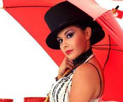 Mustafa Sandal'ın albümü... ''KARİZMA''DAKİ ''SEZEN'' BİLMECESİ !