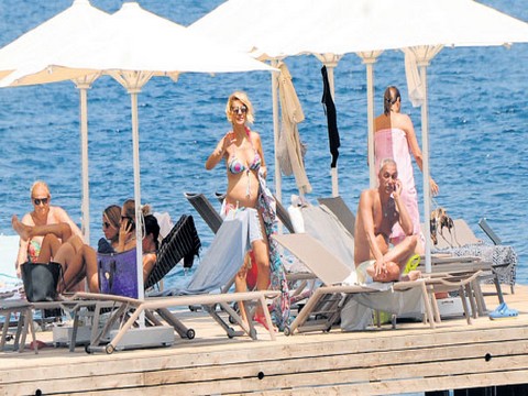 Esra Erol... BEBEĞİ GÖRÜNDÜ !..