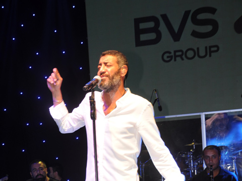 HAKAN ALTUN SAHNESİNDE YİNE ÜNLÜLER GEÇİTİ!