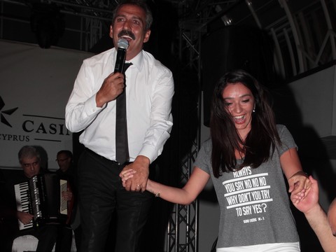 Yavuz Bingöl-Öykü Gürman... ÇİÇEĞİ BURNUNDA EVLİLERİN KIBRIS ÇIKARMASI !..