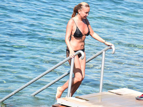 Yonca Evcimik... 52 YAŞINDA VE HÂLA SEKSİ!