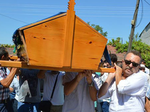 Erkan Can... ANNESİNİ SON YOLCULUĞUNA UĞURLADI!