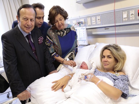 Yılmaz Ulusoy... 5. TORUNUNU KUCAĞINA ALDI !..