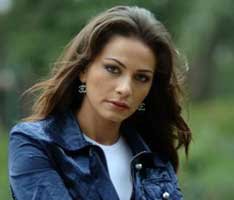 Ezo Sunal..."MUTSUZ BİR YÜZÜM MÜ VAR"!