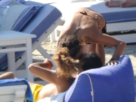 ÜNLÜ OYUNCU SEVGİLİSİYLE DUDAK DUDAĞA