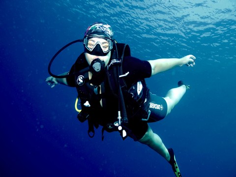Yeşim Ceren Bozoğlu... BAYRAMI SU ALTINDA GEÇİRDİ !..