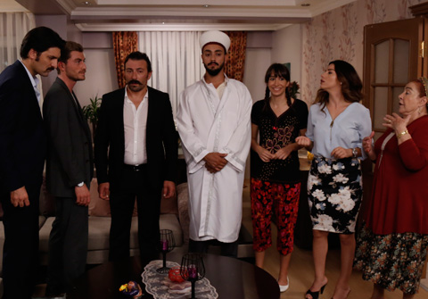 İnadına Aşk... DEFNE İSTİFA EDER!