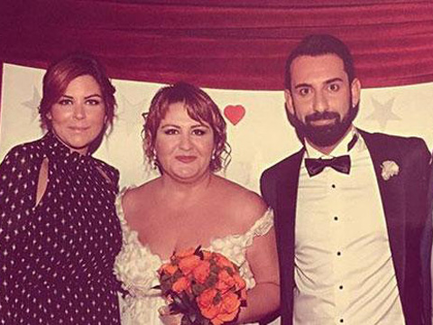 Özlem Türkad... SEKSENLER GELİN VERDİ!