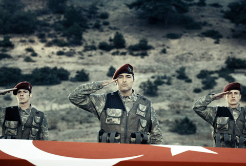 SUNGURLAR BORDO BERELİ OLARAK GERİ DÖNDÜ!