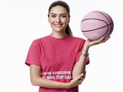Bergüzar Korel... MEME KANSERİNE PEMPE TOPLU DESTEK !..