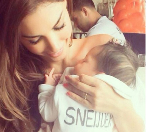 Yolanthe Sneijder-Cabau... ANNE OLDU!