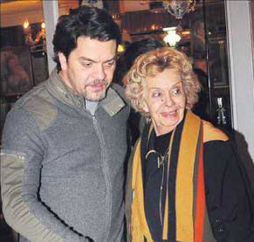 Beyazıt Öztürk... ANNESİYLE YAŞAMAK İÇİN BÜYÜK EV ALIYOR!