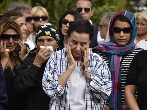 Fatma Girik... MEMDUH ÜN'ÜN MEZARI BAŞINDAN AYRILAMADI!