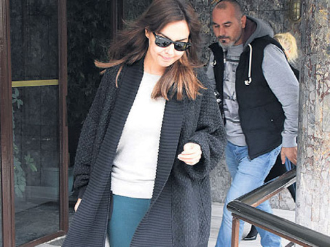 Ebru Gündeş... KAFA KARIŞTIRAN AVUKAT ZİYARETİ!