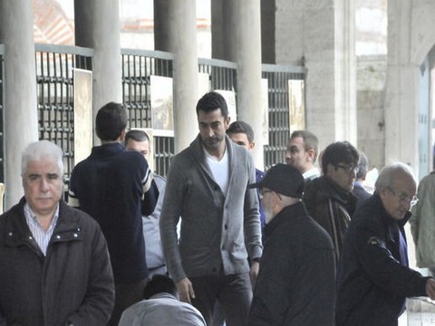 Kenan İmirzalioğlu... CAMİİ ÇIKIŞI SORULAN SORU SİNİRLERİNİ GERDİ !..