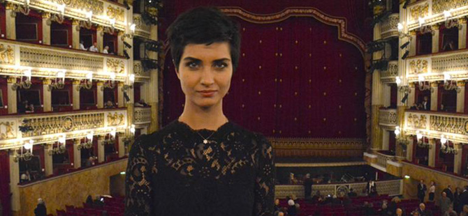 Tuba Büyüküstün... O JÜRİDE YER ALAN İLK TÜRK!