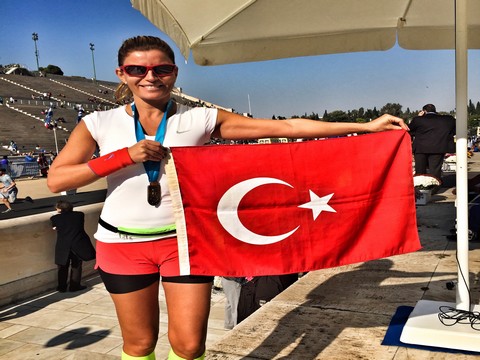 Ece Vahapoğlu... ATİNA KLASİK MARATONU'NDA BÜYÜK İLGİ !..