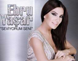 Ebru Yaşar-İsmail YK'dan yılın düeti..."SEVİYORUM SENİ"