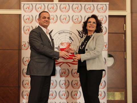 Hülya Koçyiğit... ÇİFTE MUTLULUK!