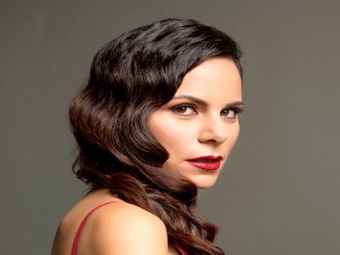 Şenay Lambaoğlu... "BAŞKA TÜRLÜ BİR ŞEY" !