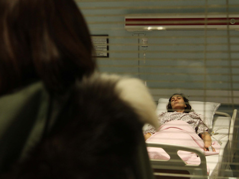 Mayıs Kraliçesi... ANNE KIZ KAVUŞUYOR!