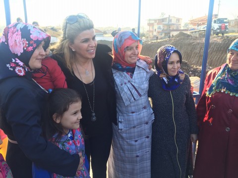 Nuray Sayarı... ÜNLÜ ASTROLOGDAN SOMA'LI ÇOCUKLARA YARDIM ELİ !..