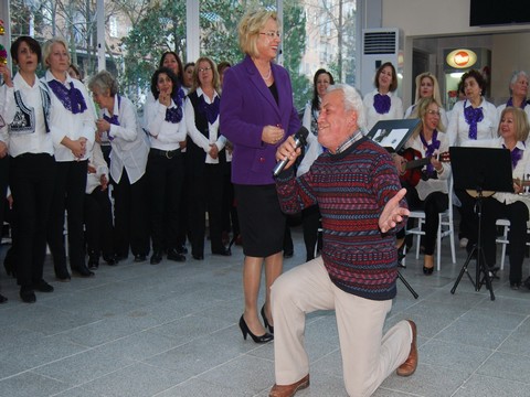 Nilüfer Belediyesi Kadın Korosu... HUZUREVİNDE YENİ YILA "MERHABA" KONSERİ !..