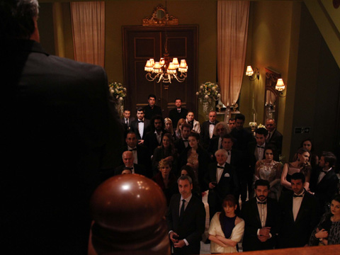 Mayıs Kraliçesi... SENCER'İN PARTİSİNDE ORTALIK KARIŞIYOR!