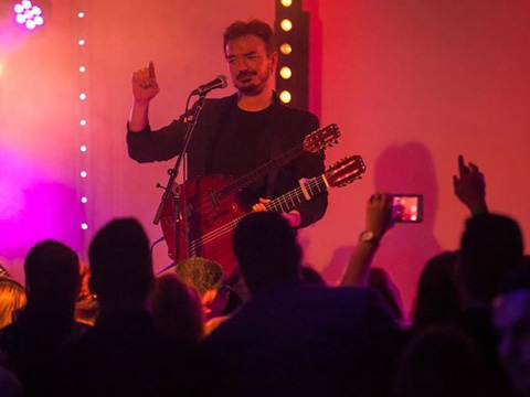 Orhan Ölmez... DOKUZYÜZ KİLOMETRELİK HAYRAN SEVGİSİ!