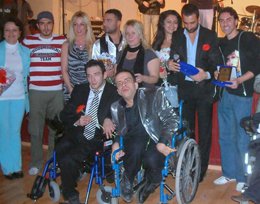 Tek kuruş para almadan konser verdiler... ENGELLİLER İÇİN ÖRNEK DAYANIŞMA...