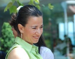 "Issız Adam"ın söz yazarı Selma Çuhacı... "SADECE KURU BİR TEŞEKKÜR BEKLEDİM"...