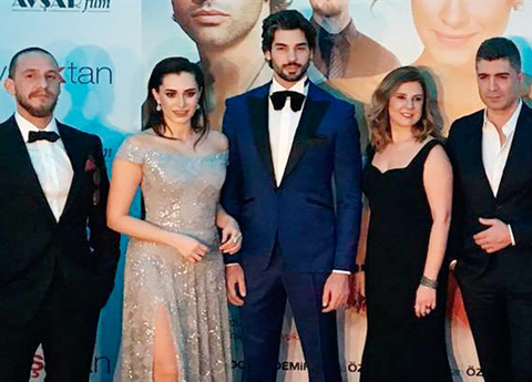 Her Şey Aşktan... YILDIZLI GALA!