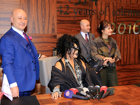 MOBİLYA FUARINDA YILDIZLAR GEÇİDİ!