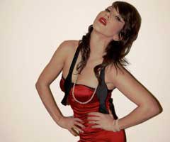 Hande Yener...YENİ YILDA REVÜ KIZI OLACAK!