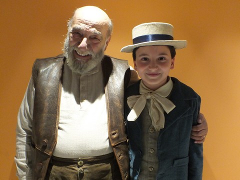 Yılmaz Gruda... 90 YAŞINDAKİ USTA OYUNCU,10 YAŞINDAKİ ALİ KEÇELİ  İLE AYNI SAHNEDE  !..