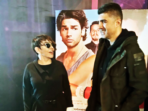 Sezen Aksu… OĞLUNU BEYAZPERDE’DE İZLEDİ GURURLANDI!..