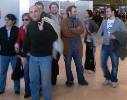 Magazinkolik Özel Haber / Gripin... GÜLE OYNAYA ASKERE UĞURLANDILAR!